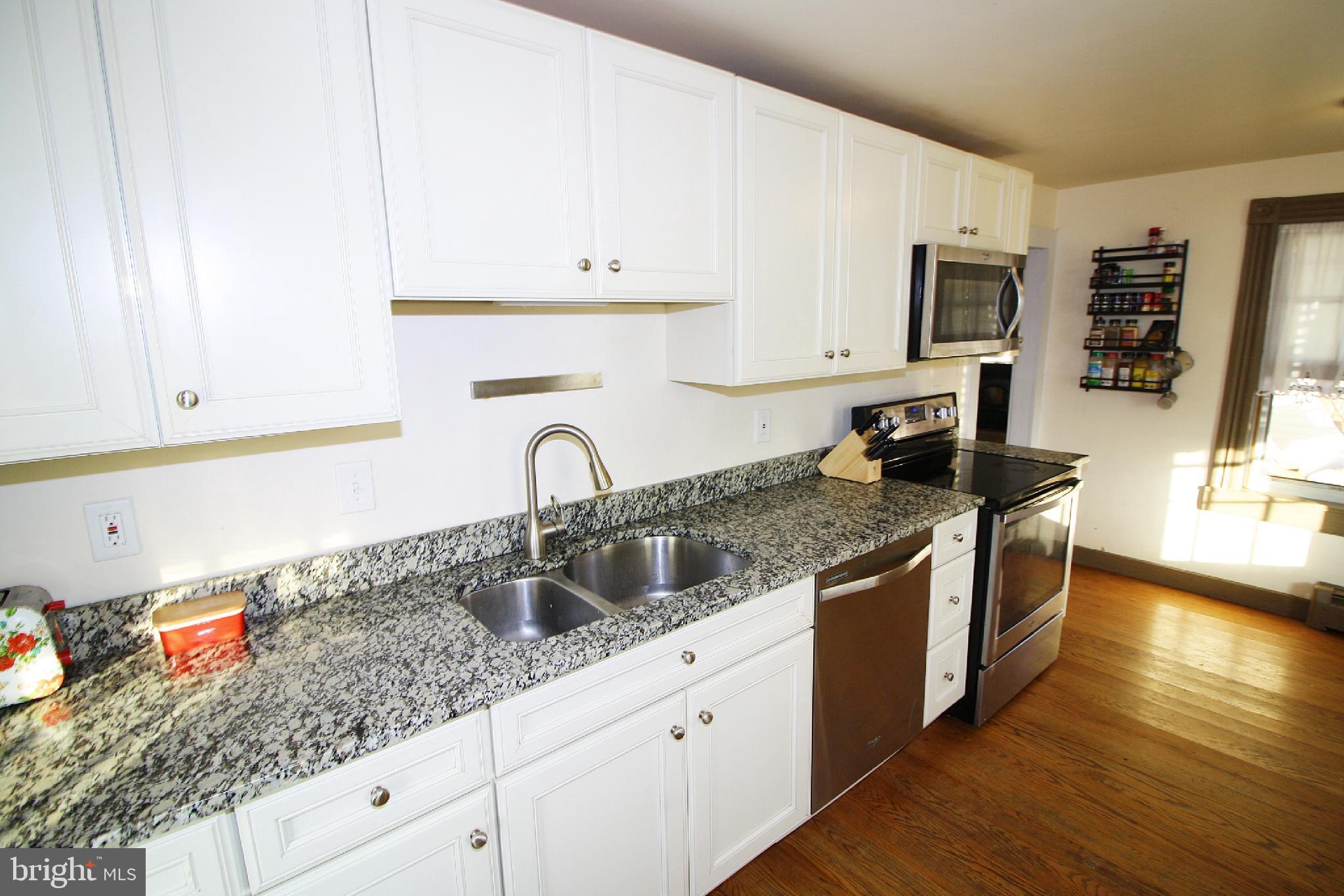 81 Davis Road New Park, PA 17352 - Photo 19 of 45 Kitchen with Granite