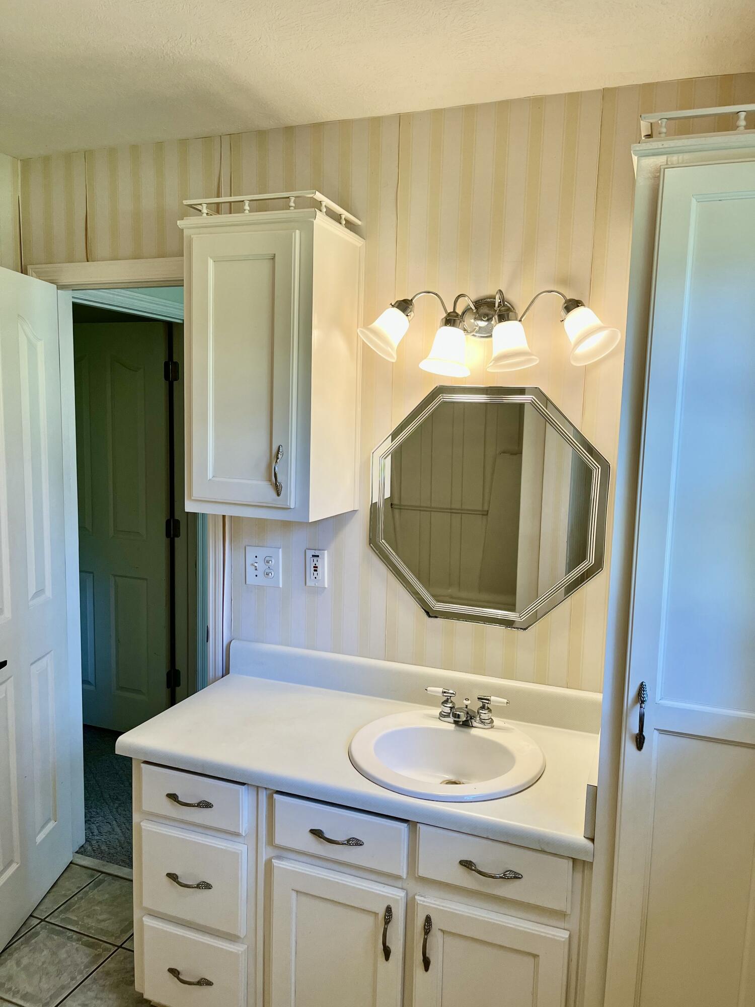 4691 Summit Plantation Road Meggett, SC 29449 - Photo 35 of 46 Upstairs Bath 2