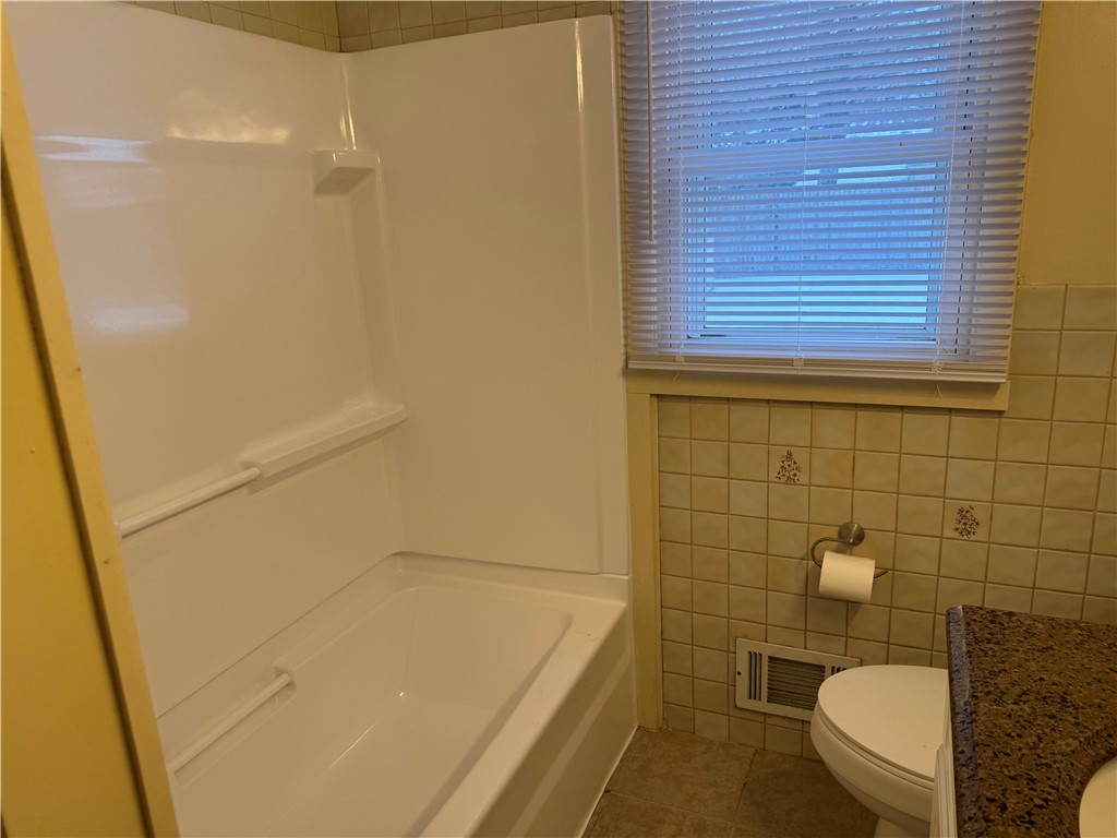 165 Hilton Road Warwick, RI 02889 - Photo 16 of 34 Main Bathroom