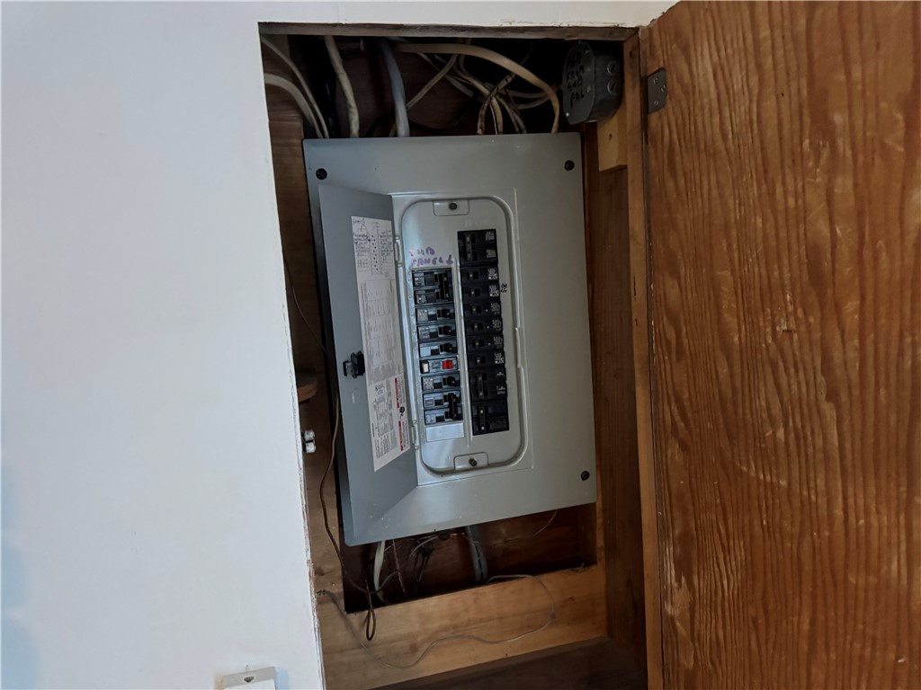165 Hilton Road Warwick, RI 02889 - Photo 30 of 34 100 Amp Elevtrical Service Updated