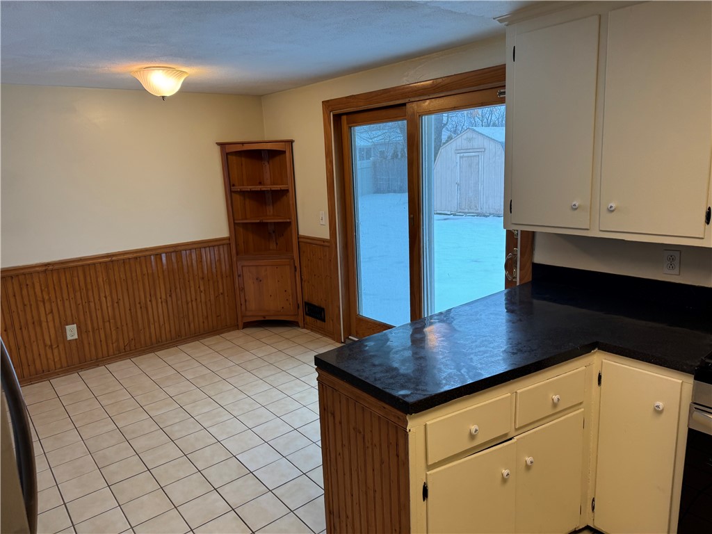 165 Hilton Road Warwick, RI 02889 - Photo 4 of 34 Dining Area