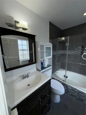 $3,000 | 8712 Northwest 108th Lane, Unit 8712, Hialeah Gardens, FL 33018