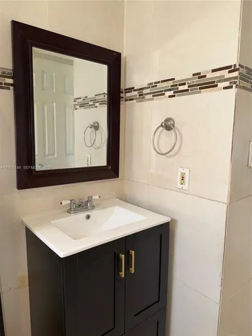 $3,000 | 8712 Northwest 108th Lane, Unit 8712, Hialeah Gardens, FL 33018