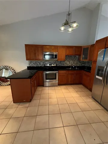 $3,000 | 8712 Northwest 108th Lane, Unit 8712, Hialeah Gardens, FL 33018