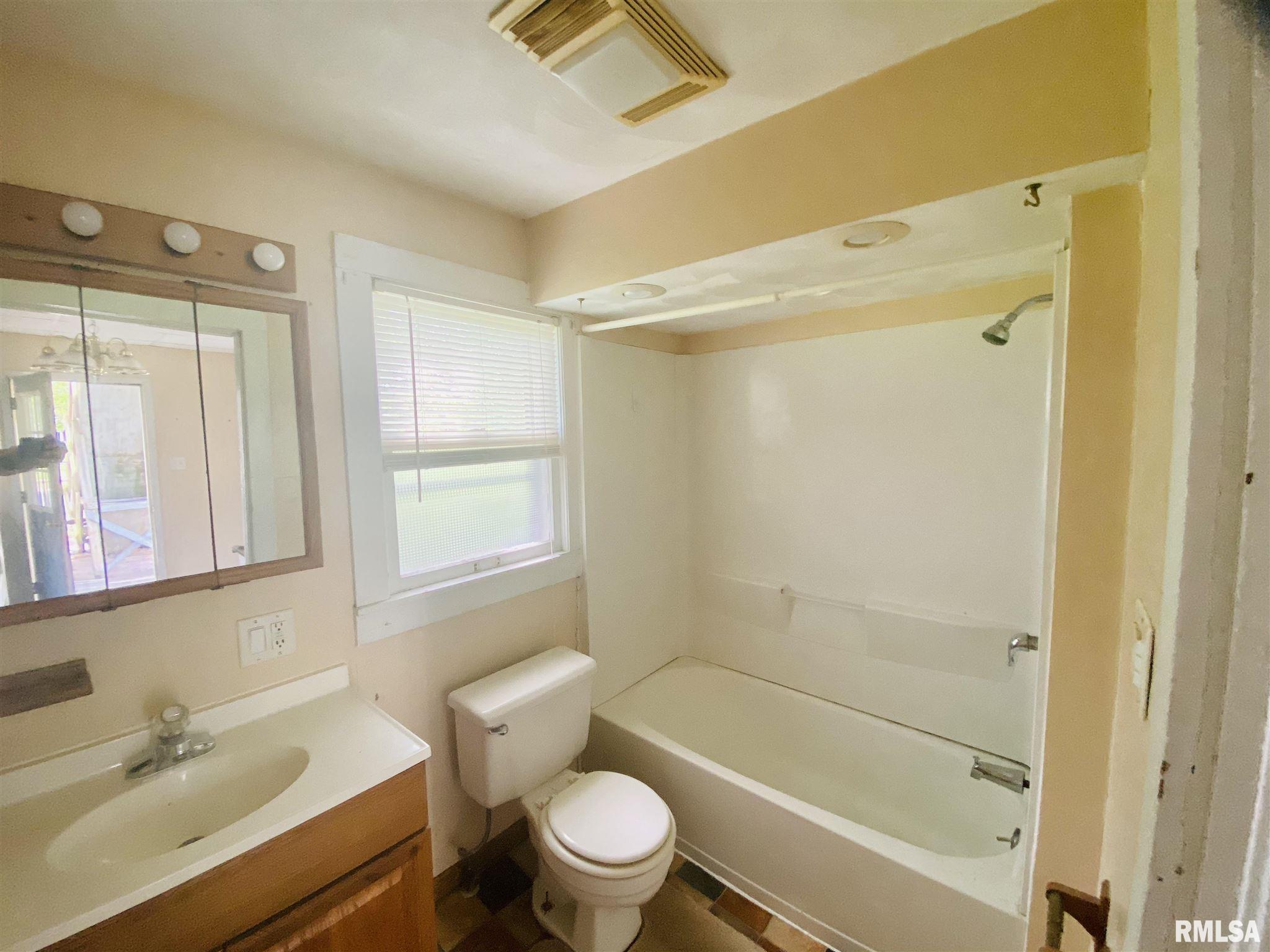 1202 17th Avenue Viola, IL 61486 - Photo 6 of 12