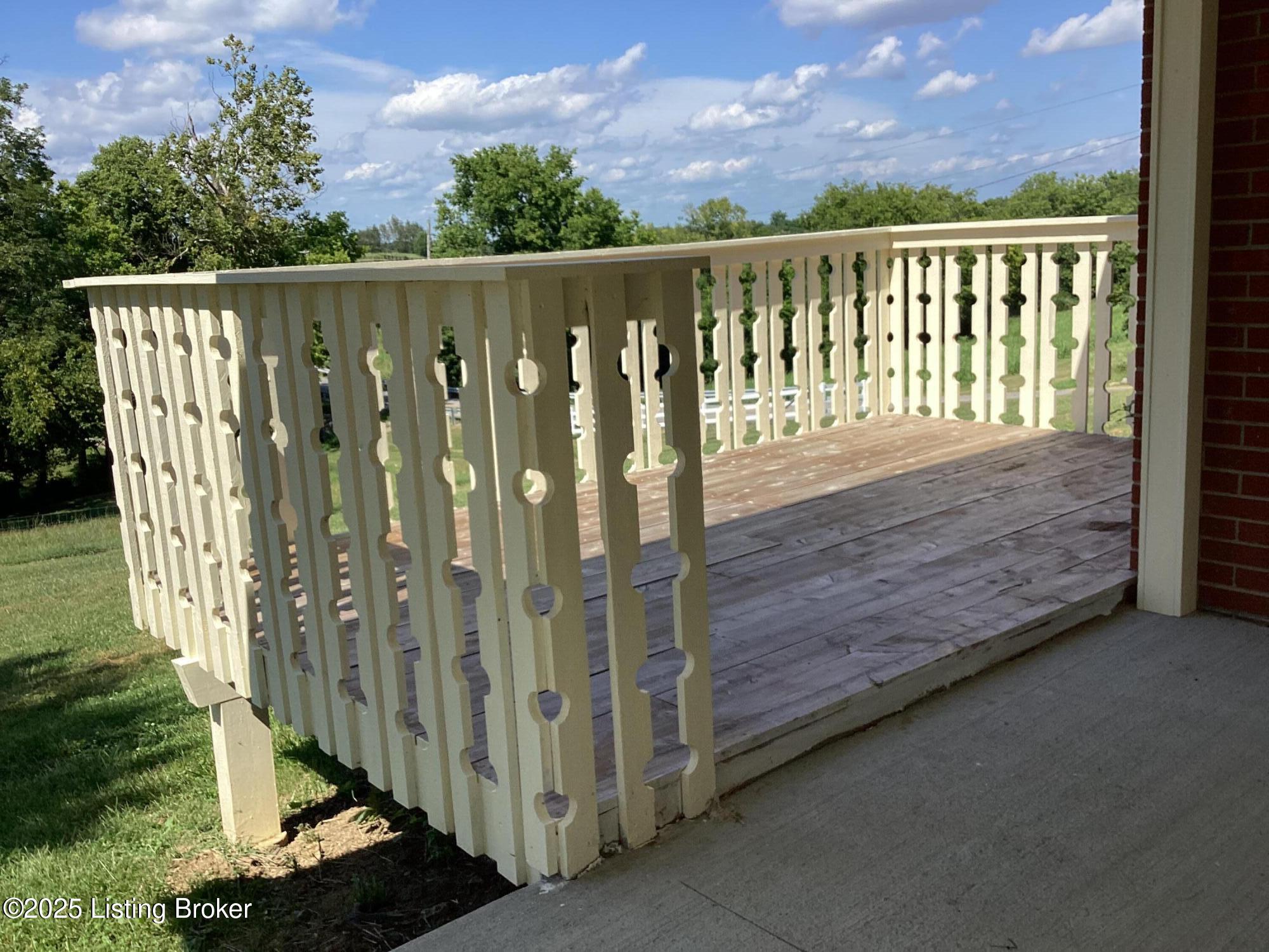 305 West 1st Street Perryville, KY 40468 - Photo 4 of 32 New deck