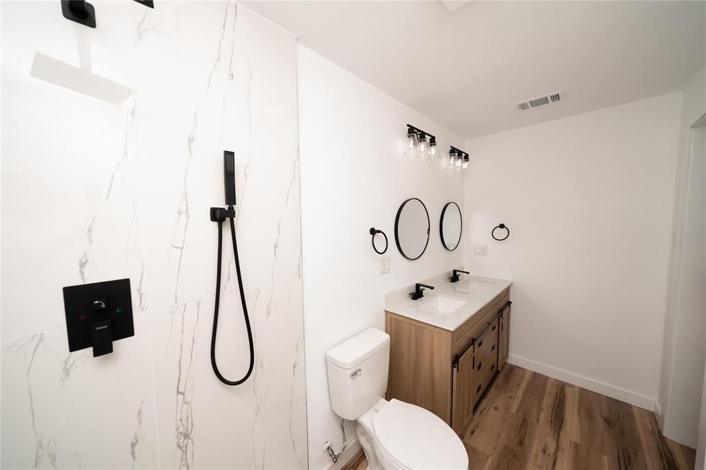 312 North Retta Street Fort Worth, TX 76111 - Photo 22 of 30 a bathroom with a sink toilet and shower