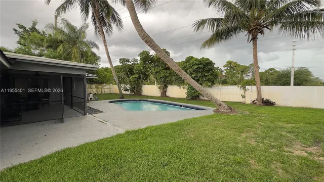 a view of outdoor space yard and porch