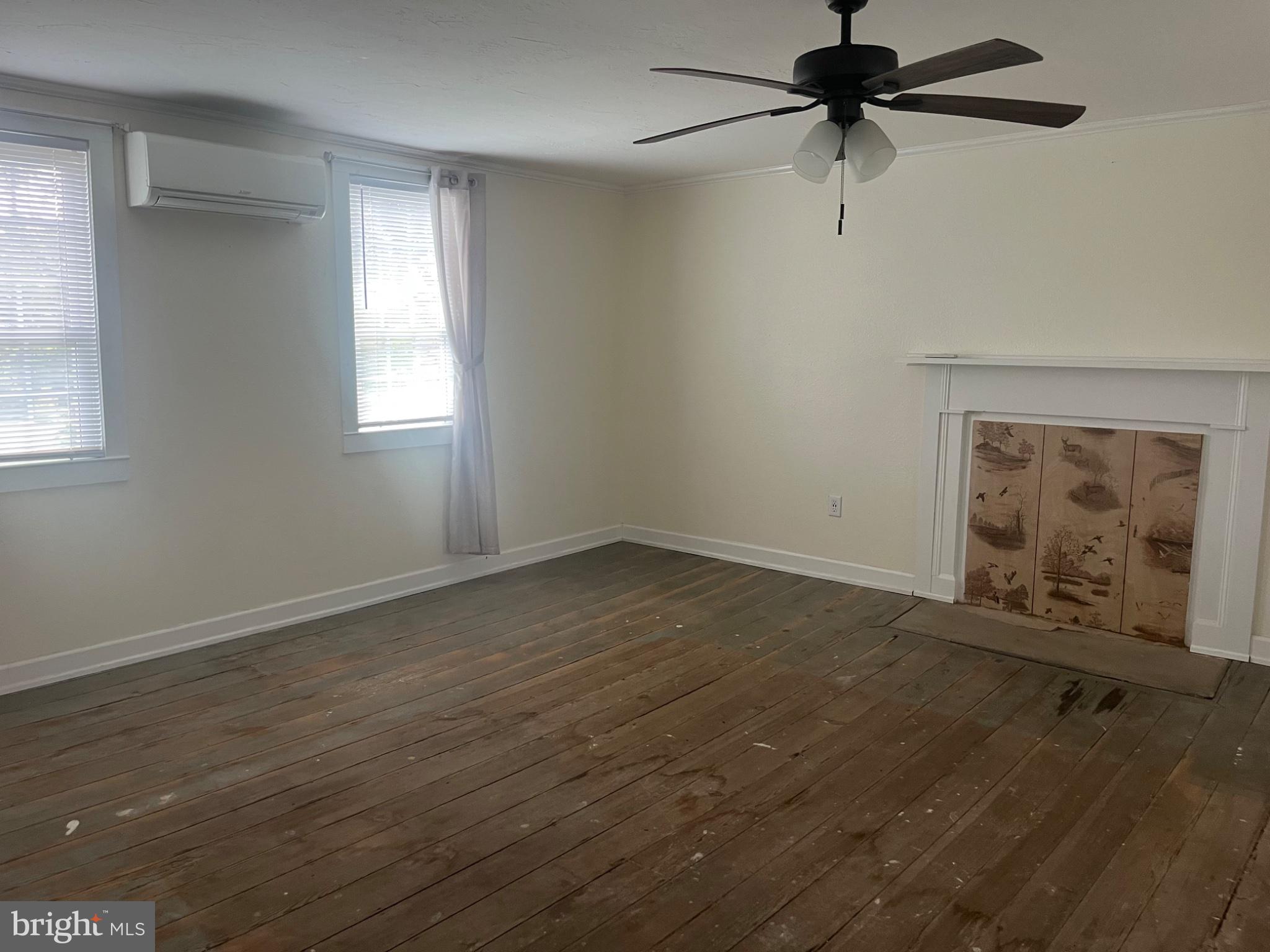 940 Ambler Road Louisa, VA 23093 - Photo 18 of 18 Spacious room with natural light.
