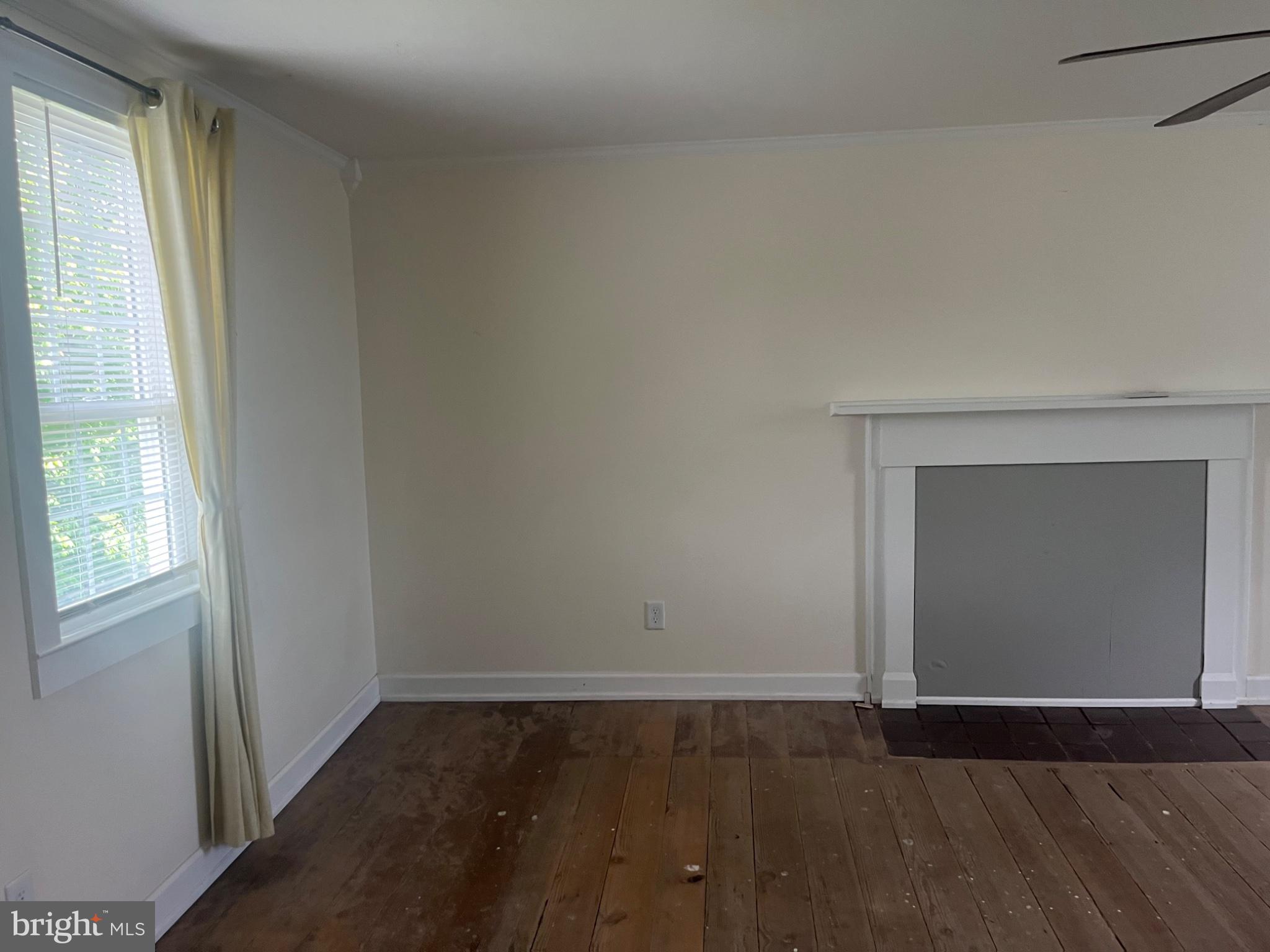 940 Ambler Road Louisa, VA 23093 - Photo 4 of 18 Bright and airy living space awaits.