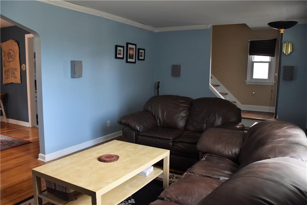 3412 Willett Road Pittsburgh, PA 15227 - Photo 5 of 24 Living Room