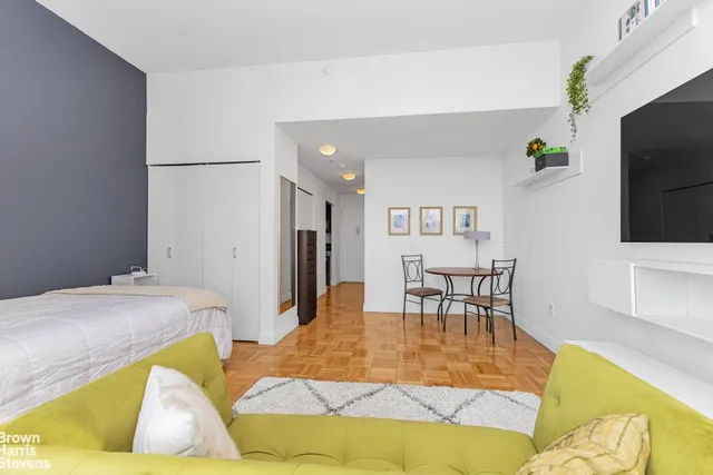 $489,000 | 215-217 East 96th Street, Unit 30B | Upper East Side