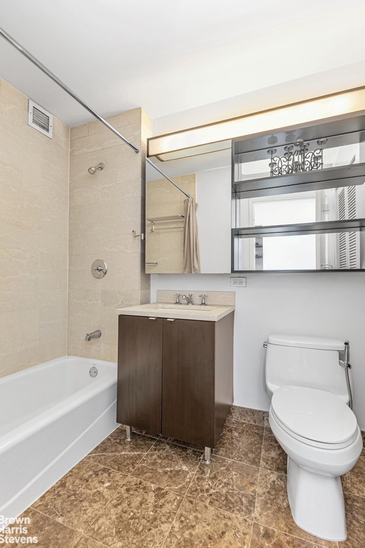 215-217 East 96th Street, Unit 30B Manhattan, NY 10128 - Photo 7 of 19