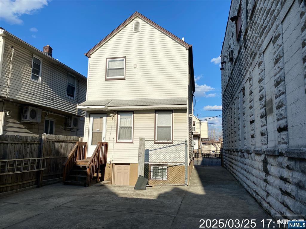 81 Waydell Street Newark, NJ 07105 - Photo 6 of 29