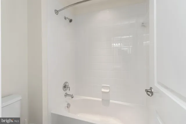 a view of livingroom with furniture