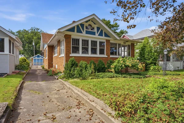 $155,000 | 437 49th Street, Moline, IL 61265