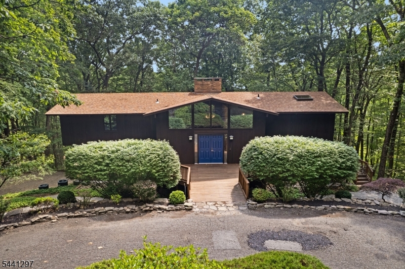 6 Farm Road Chester, NJ 07930 - Photo 4 of 41
