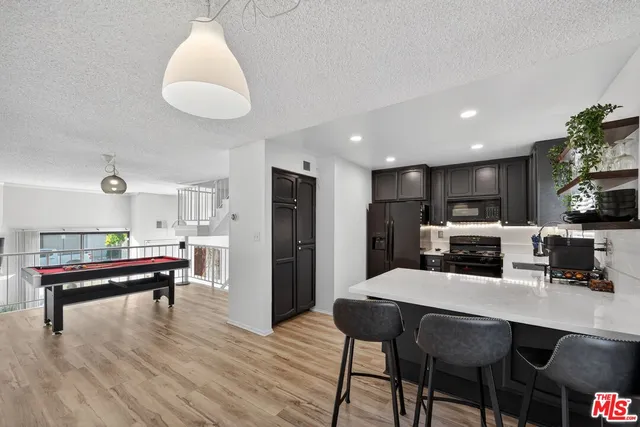 $610,000 | 19355 Sherman Way, Unit 42, Reseda, CA 91335