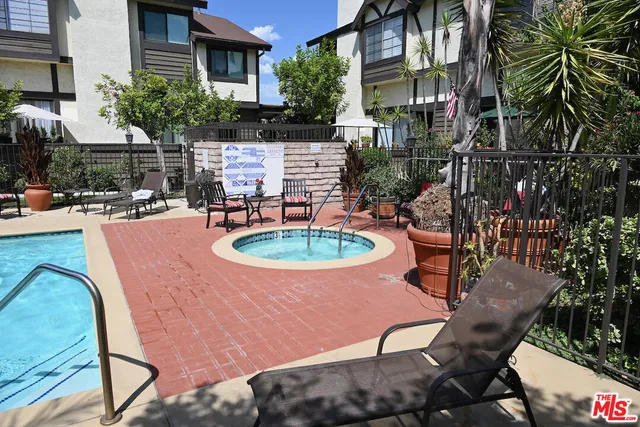 $610,000 | 19355 Sherman Way, Unit 42, Reseda, CA 91335