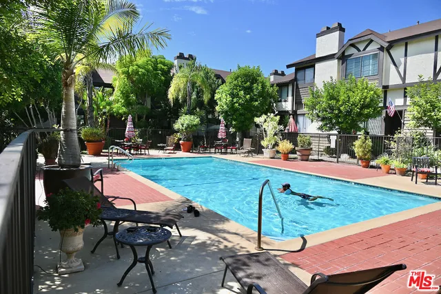 $610,000 | 19355 Sherman Way, Unit 42, Reseda, CA 91335