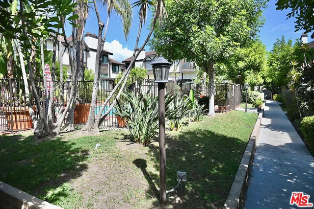 $610,000 | 19355 Sherman Way, Unit 42, Reseda, CA 91335