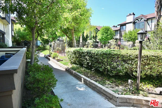 $610,000 | 19355 Sherman Way, Unit 42, Reseda, CA 91335