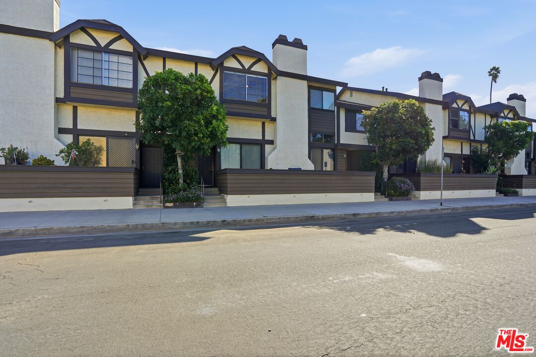 19355 Sherman Way, Unit 42 Reseda, CA 91335 - Photo 38 of 41 a front view of a house with garden