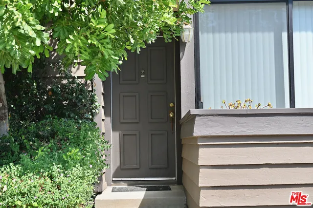 $610,000 | 19355 Sherman Way, Unit 42, Reseda, CA 91335