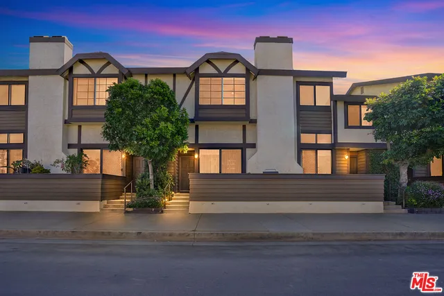 $610,000 | 19355 Sherman Way, Unit 42, Reseda, CA 91335