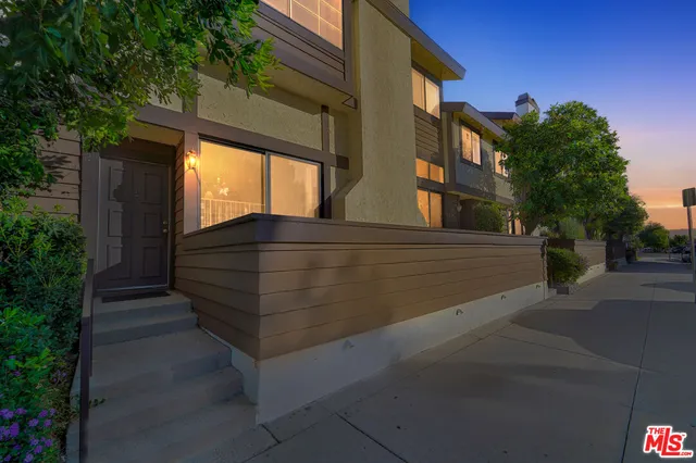 $610,000 | 19355 Sherman Way, Unit 42, Reseda, CA 91335