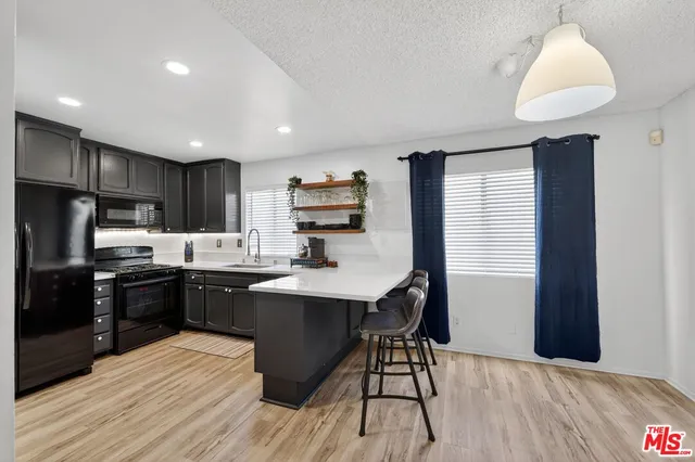 $610,000 | 19355 Sherman Way, Unit 42, Reseda, CA 91335