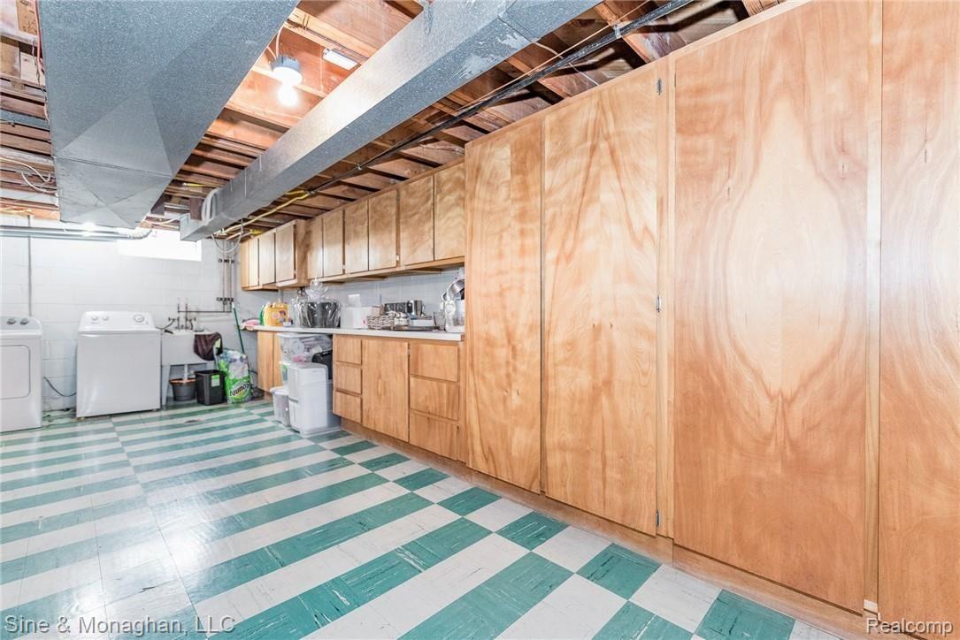 4115 Buckingham Road Royal Oak, MI 48073 - Photo 19 of 22 Super storage options