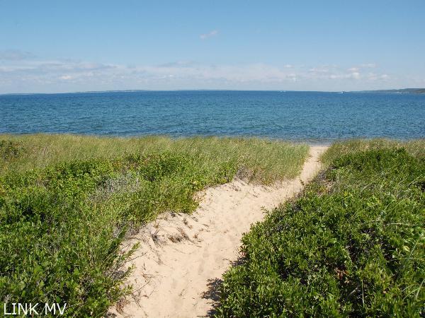 4 Clay Pit Road Aquinnah, MA 02535 - Photo 5 of 7 http://d1qzqeyxiitrap.cloudfront.net/photos/17922/600/6ed12532.jpg