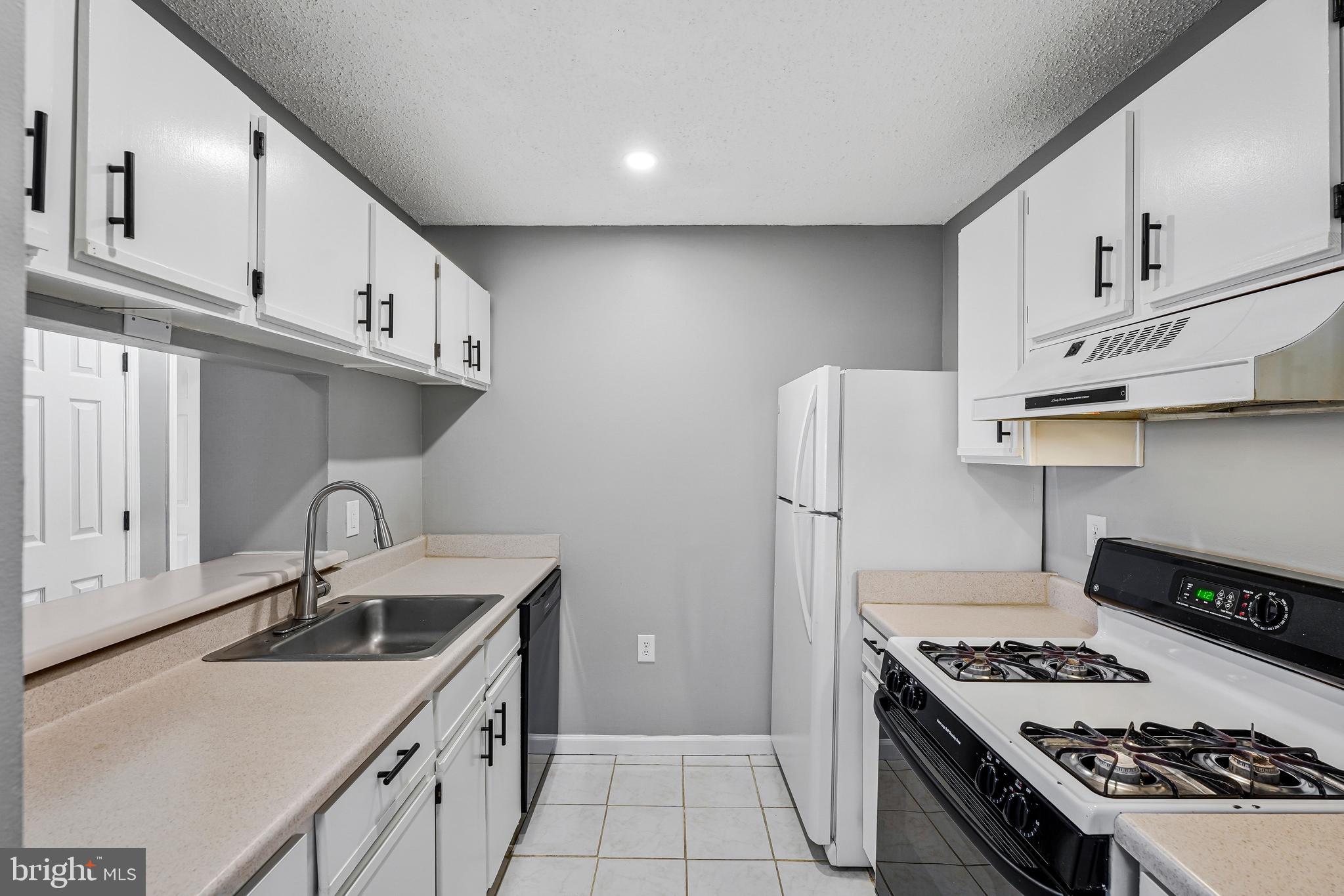 20958 Timber Ridge Terrace, Unit 104 Ashburn, VA 20147 - Photo 10 of 27