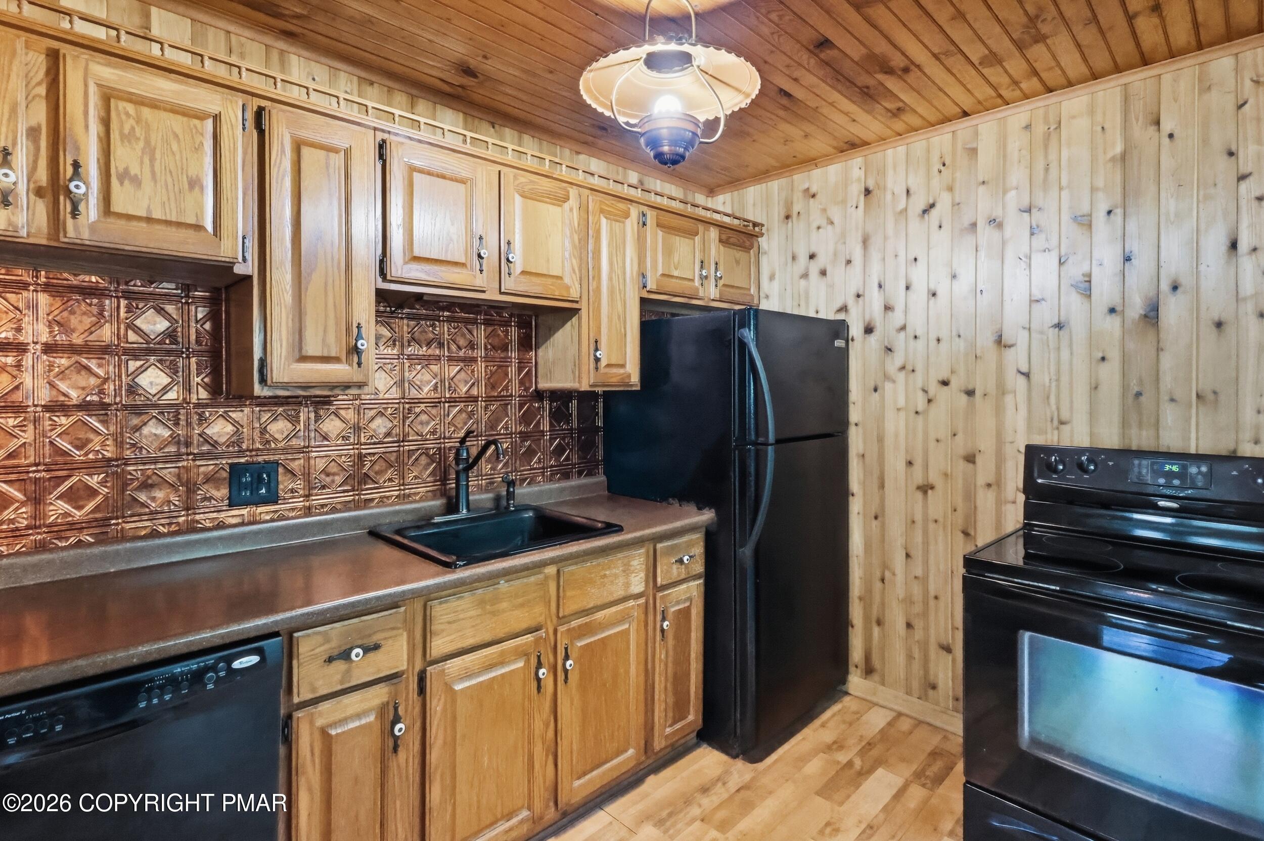 3307 Red Run Road Pocono Summit, PA 18346 - Photo 10 of 50 Kitchen