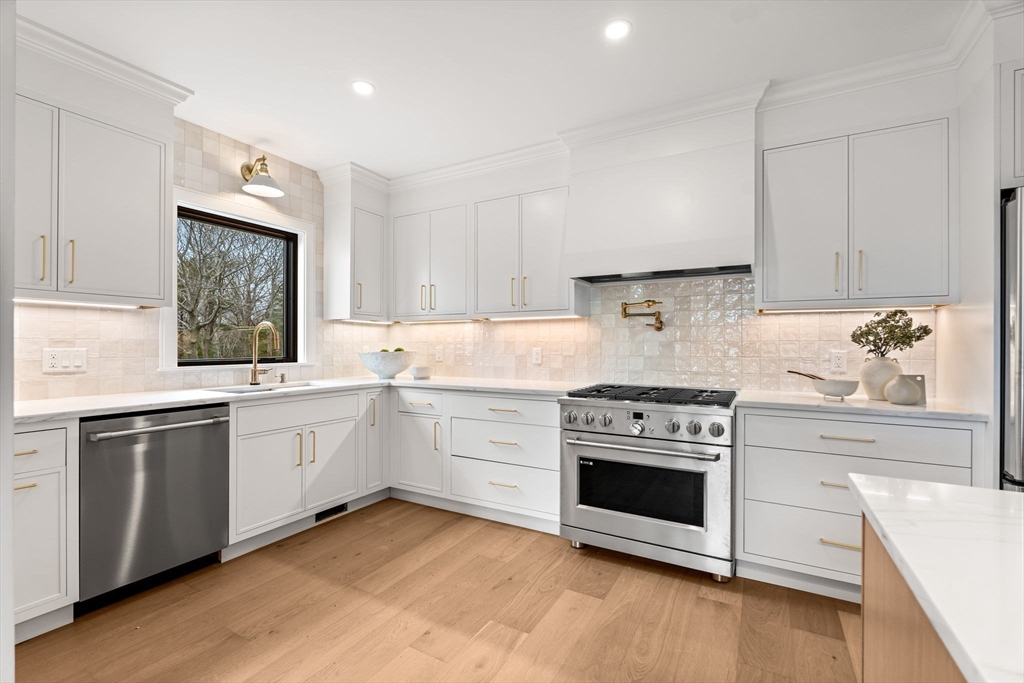 18 R Starknaught Heights, Unit A Gloucester, MA 01930 - Photo 5 of 26