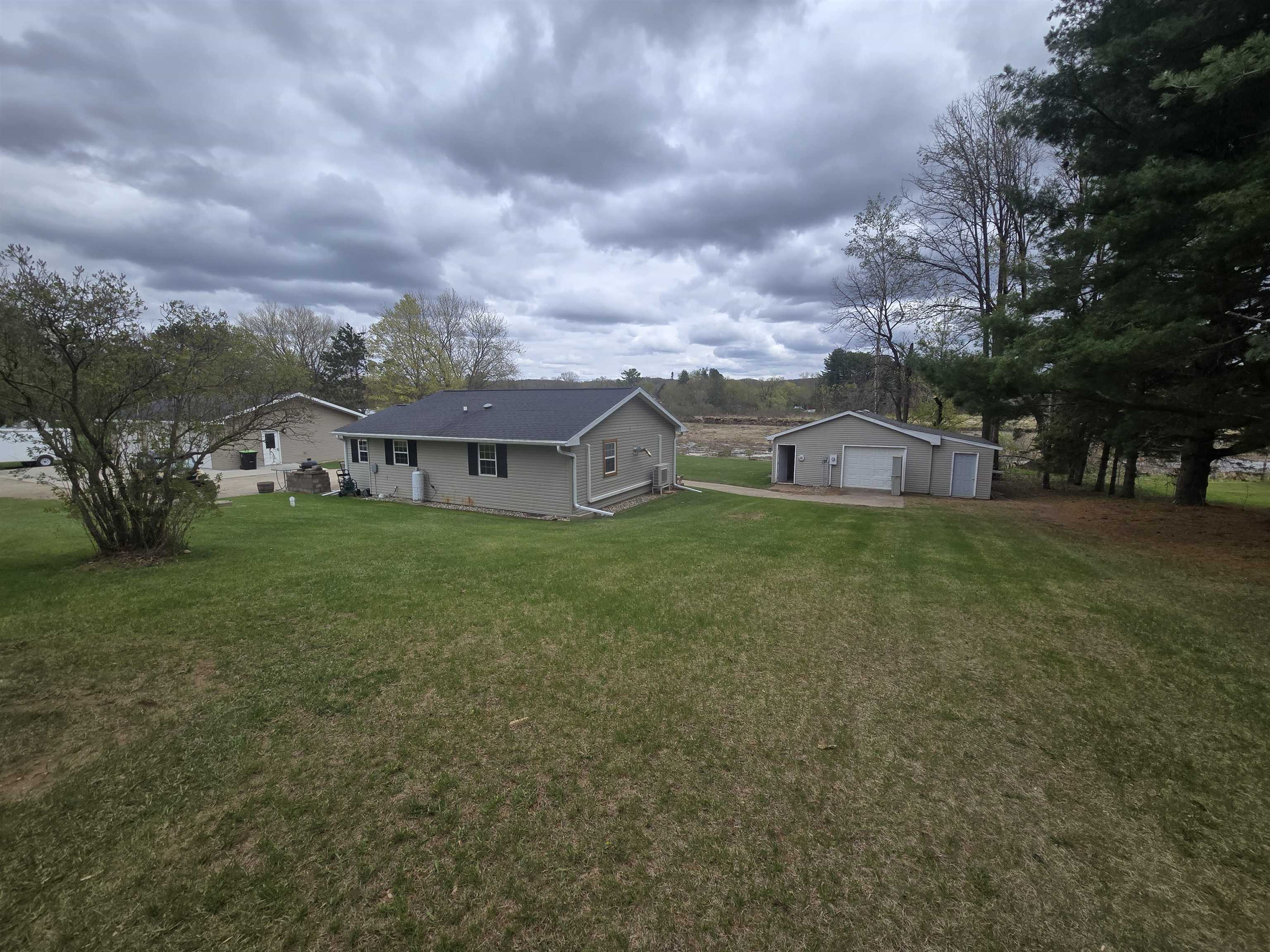 E6565 Progress Road Manawa, WI 54949 - Photo 5 of 39