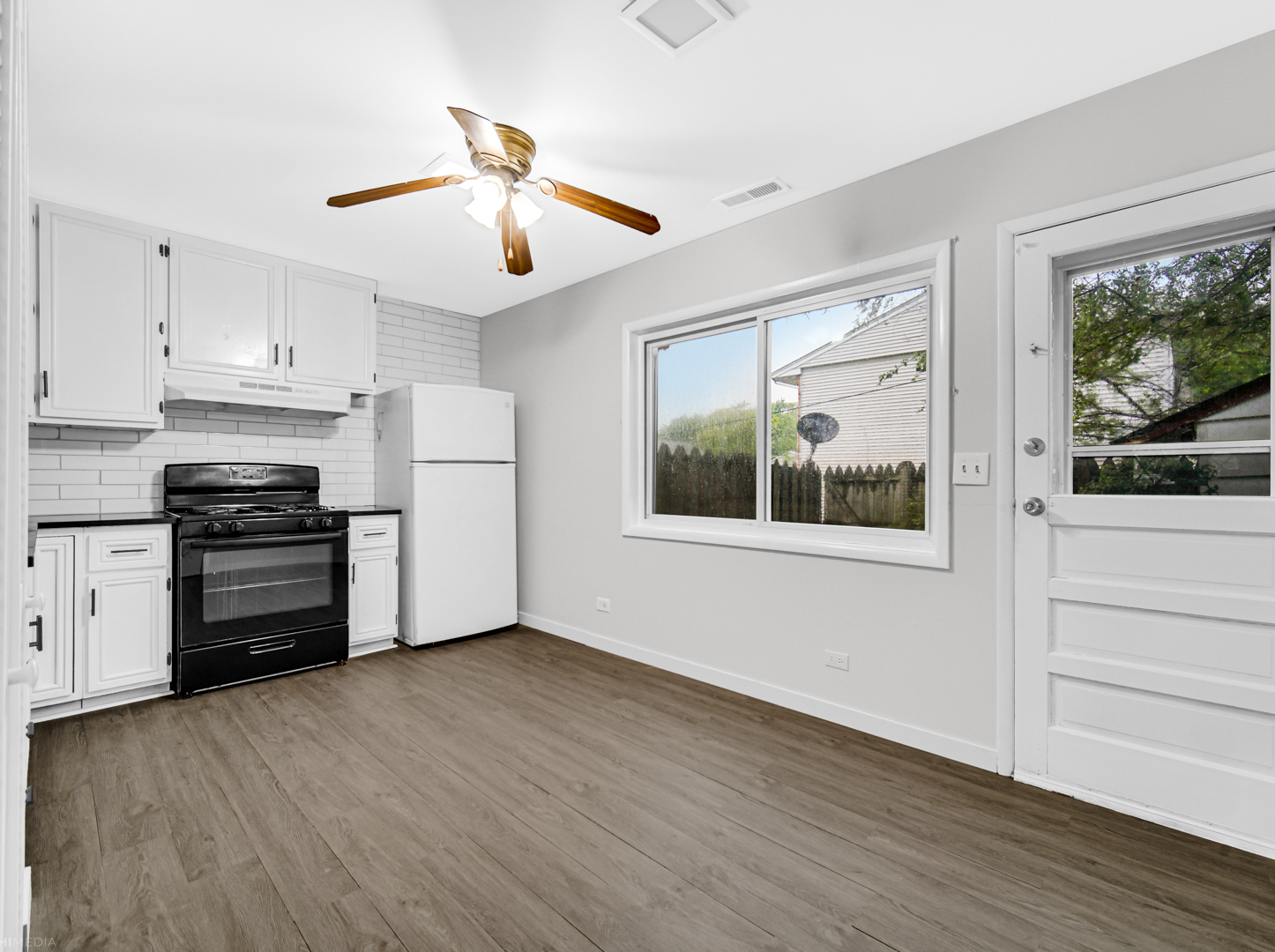 1765 Short Avenue Streamwood, IL 60107 - Photo 4 of 18 a kitchen with stainless steel appliances a stove a refrigerator and cabinets
