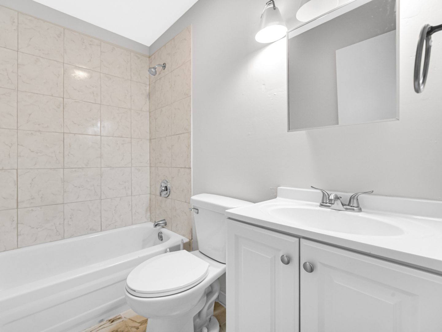 1765 Short Avenue Streamwood, IL 60107 - Photo 8 of 18 a bathroom with a sink a toilet and a bathtub