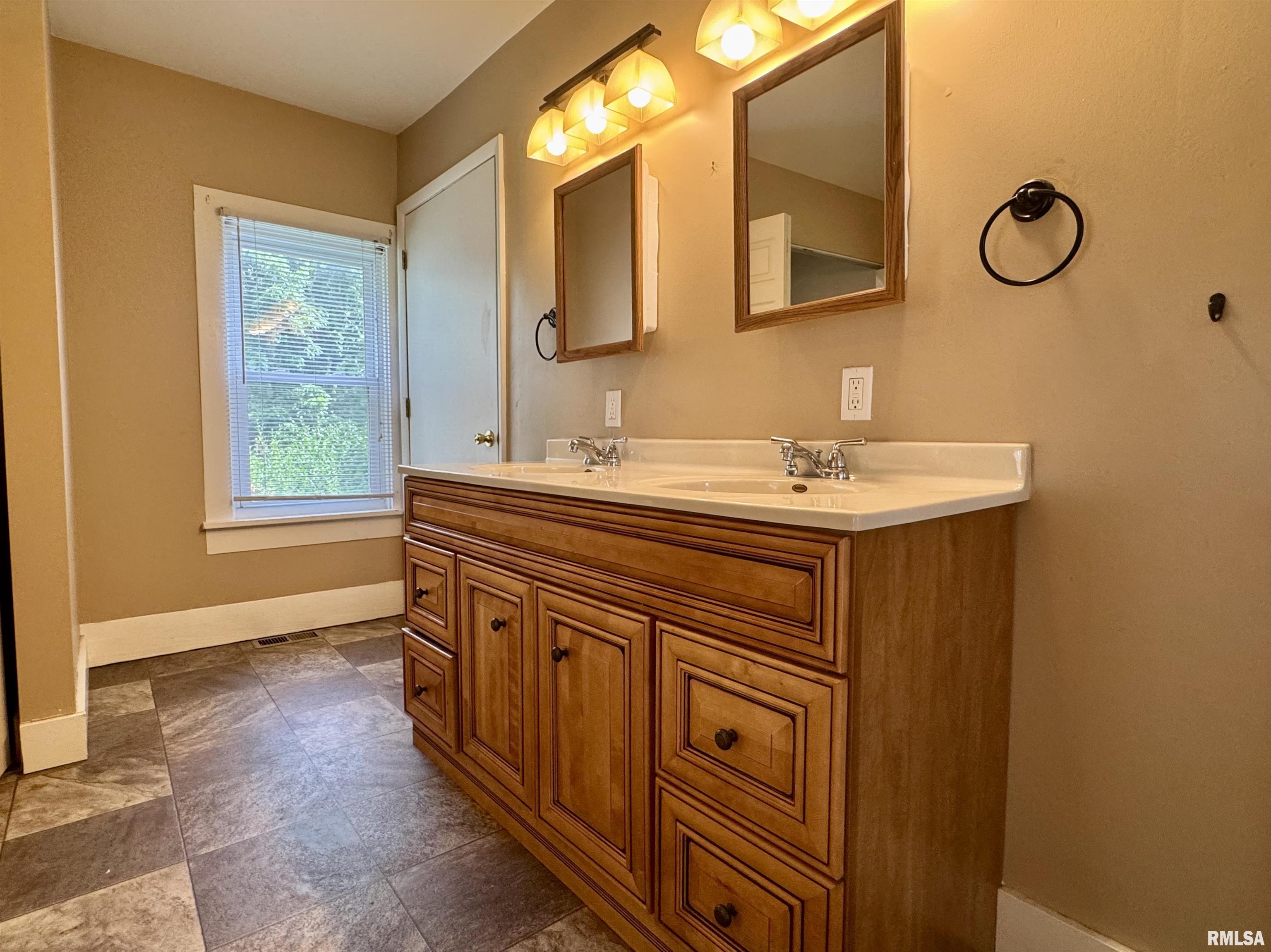 410 East Summit Street Macomb, IL 61455 - Photo 14 of 26
