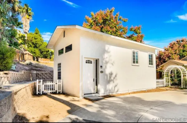 $2,200 | 4428 68th Street, La Mesa, CA 91942