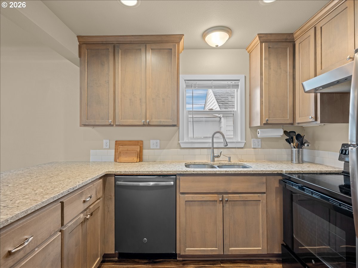 357 E Street Independence, OR 97351 - Photo 15 of 35