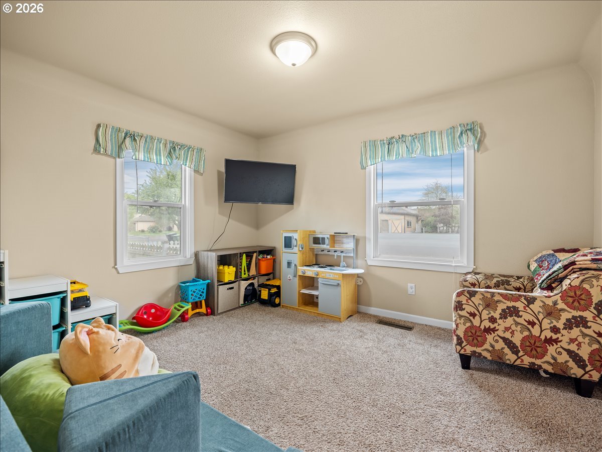 357 E Street Independence, OR 97351 - Photo 20 of 35