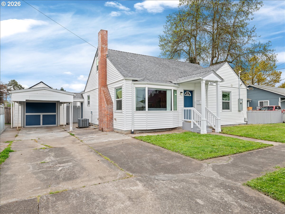 357 E Street Independence, OR 97351 - Photo 3 of 35
