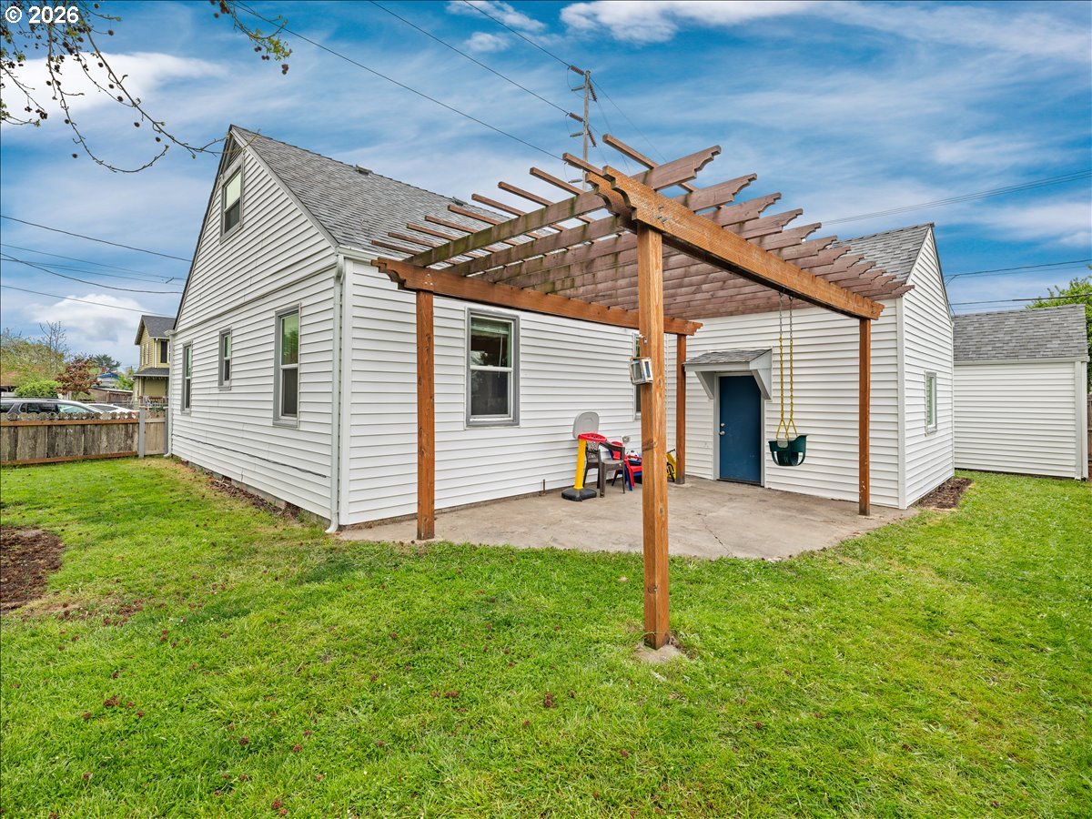 357 E Street Independence, OR 97351 - Photo 31 of 35