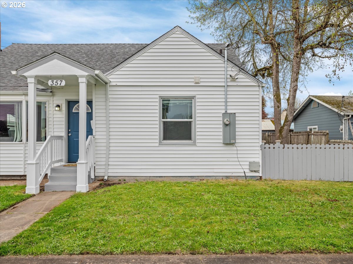 357 E Street Independence, OR 97351 - Photo 5 of 35