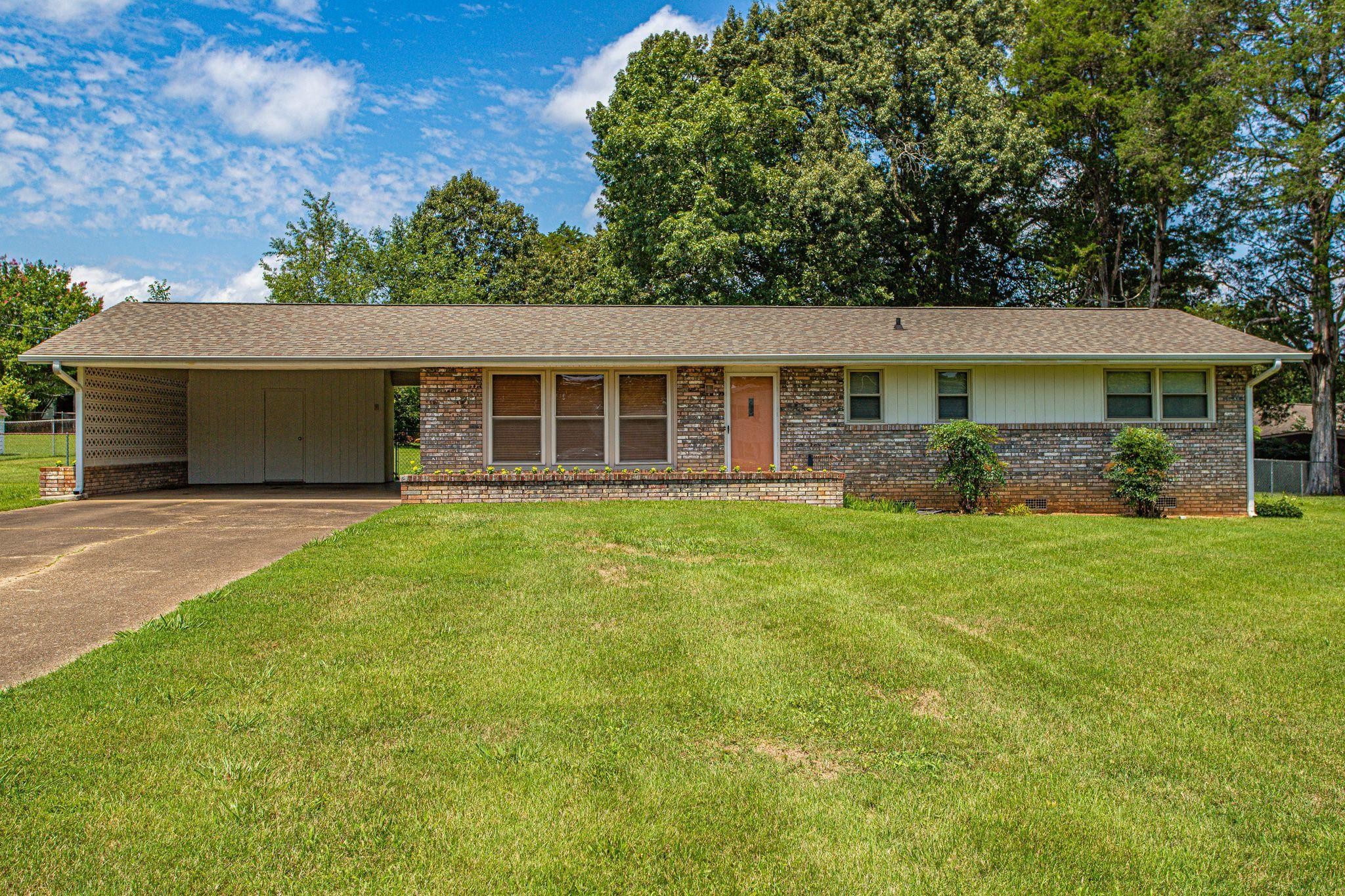 5509 Inwood Road Northwest Knoxville, TN 37921 - Photo 1 of 40 front view of a house with a garden