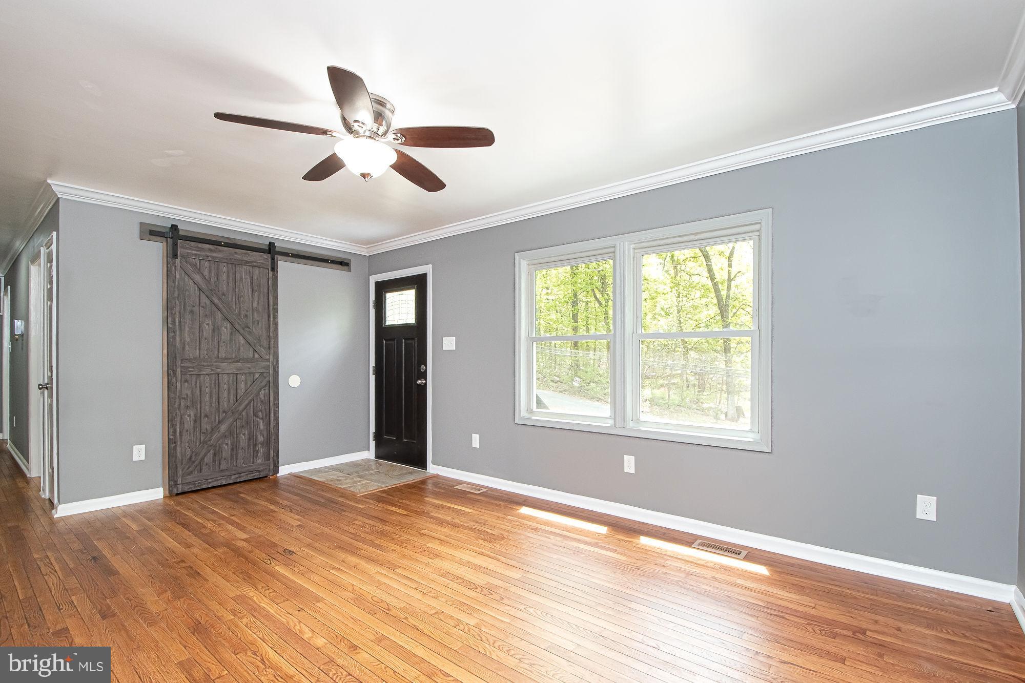 36 Beech Road Front Royal, VA 22630 - Photo 11 of 46 Living Room