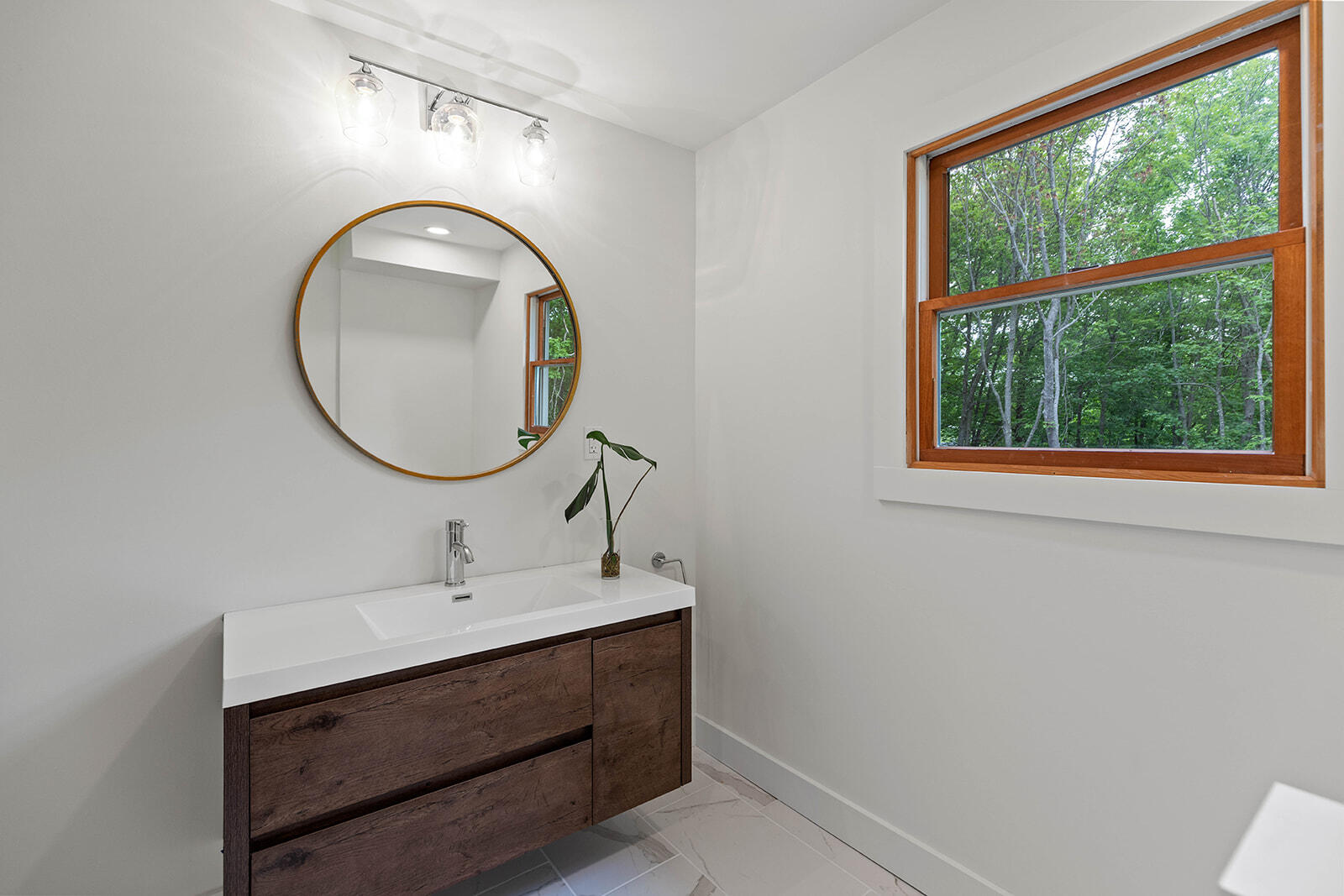 3 Cheverus Road Cape Elizabeth, ME 04107 - Photo 33 of 49 Upstairs full bath vanity