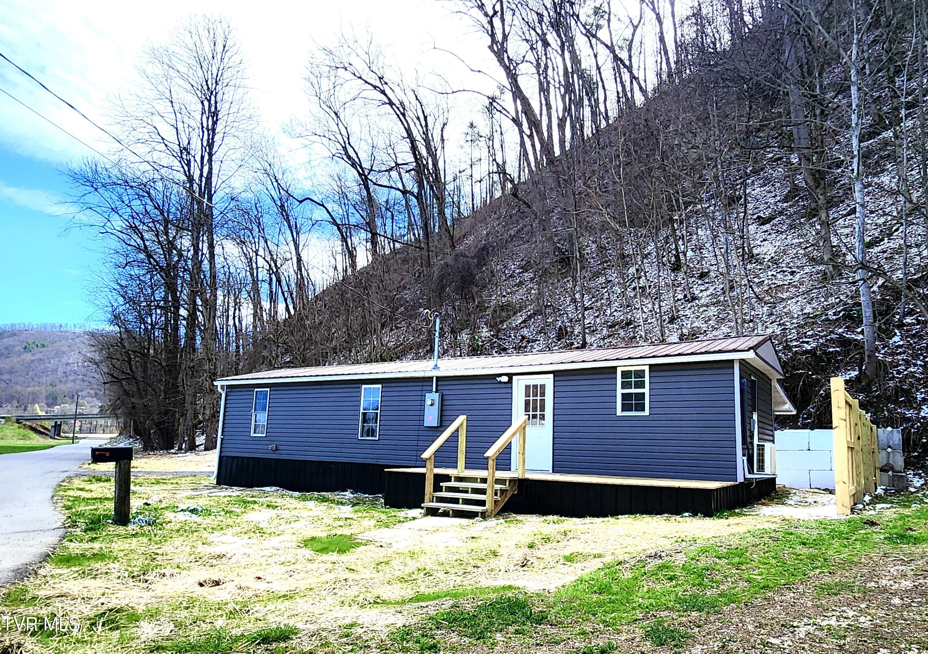 205 Polly Erwin Road Erwin, TN 37650 - Photo 2 of 24 IMG_1044